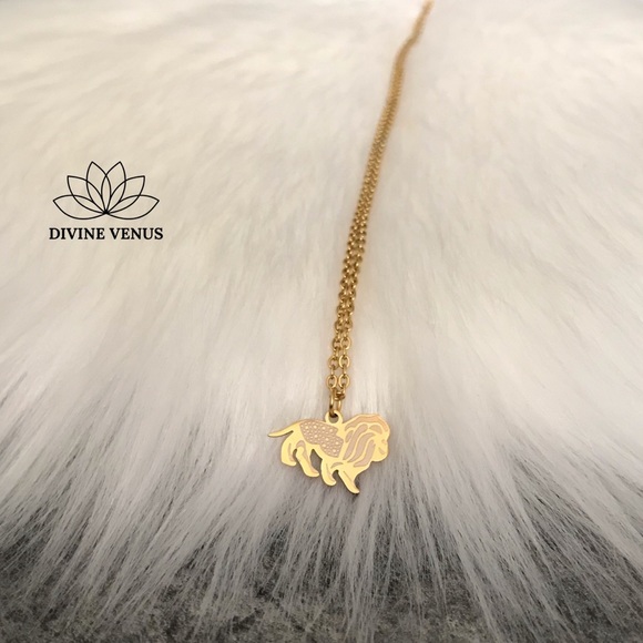 Lion Necklace Gold Plated Stainless Steel - Picture 5 of 8